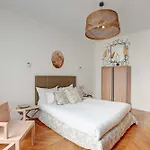 Elegant - 4br -10p- Madeleine Apartment