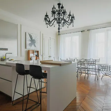 Elegant - 4br -10p- Madeleine Lägenhet *