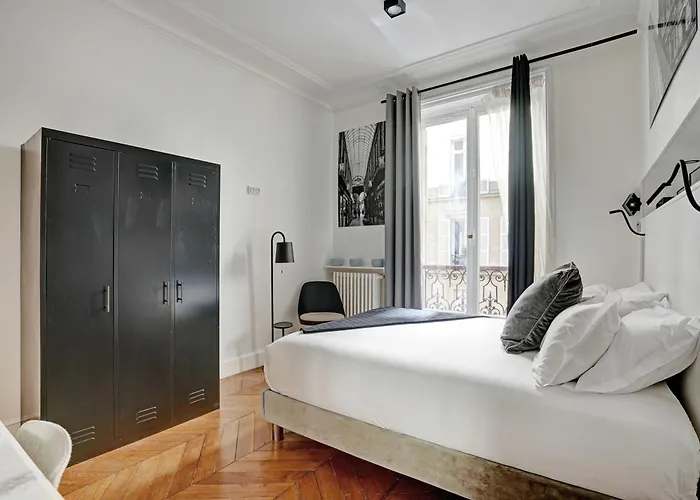 Elegant - 4br -10p- Madeleine Apartament *